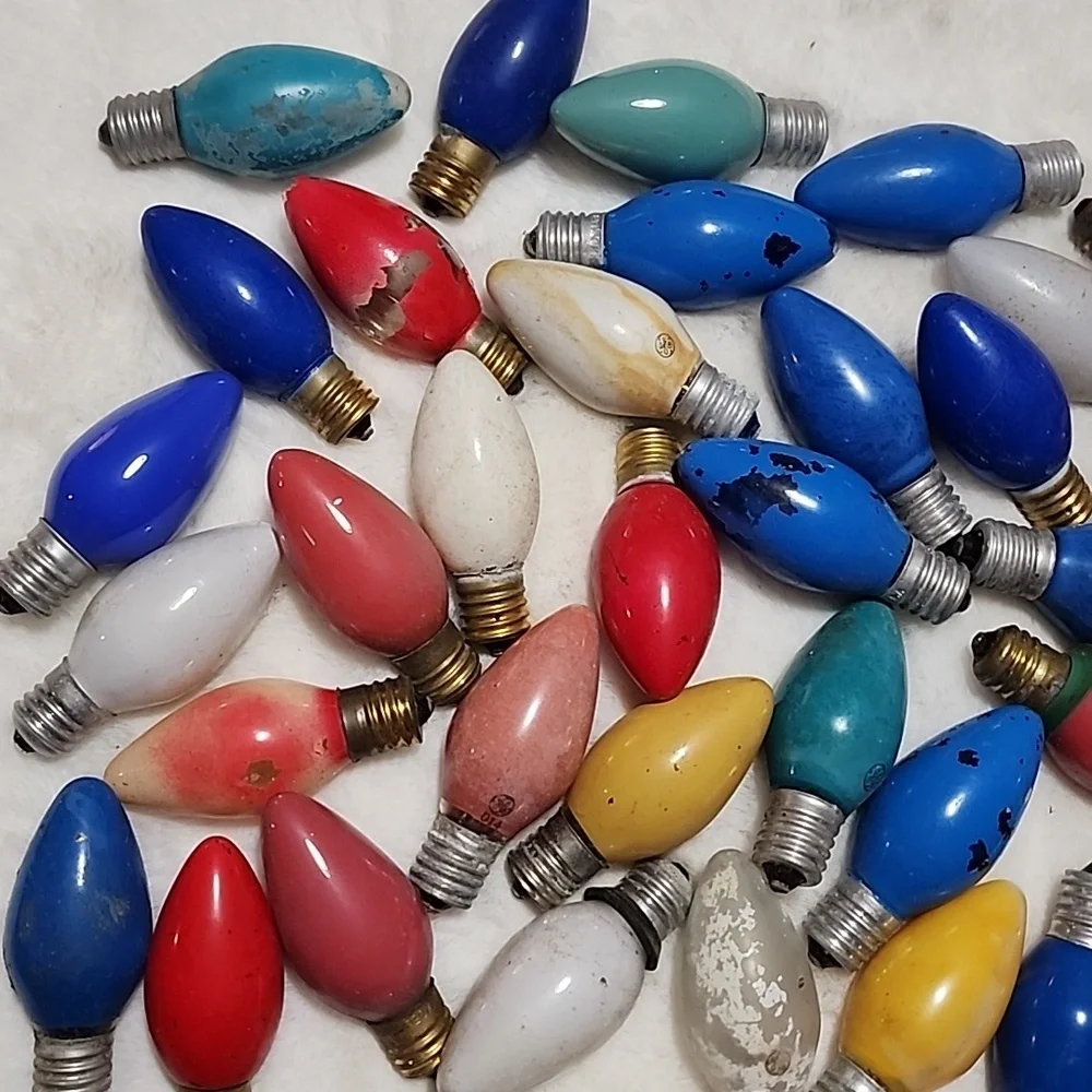 VINTAGE 1950'S - 1960'S REPLACEMENT C9 SIZE CHRISTMAS LIGHT BULBS.
